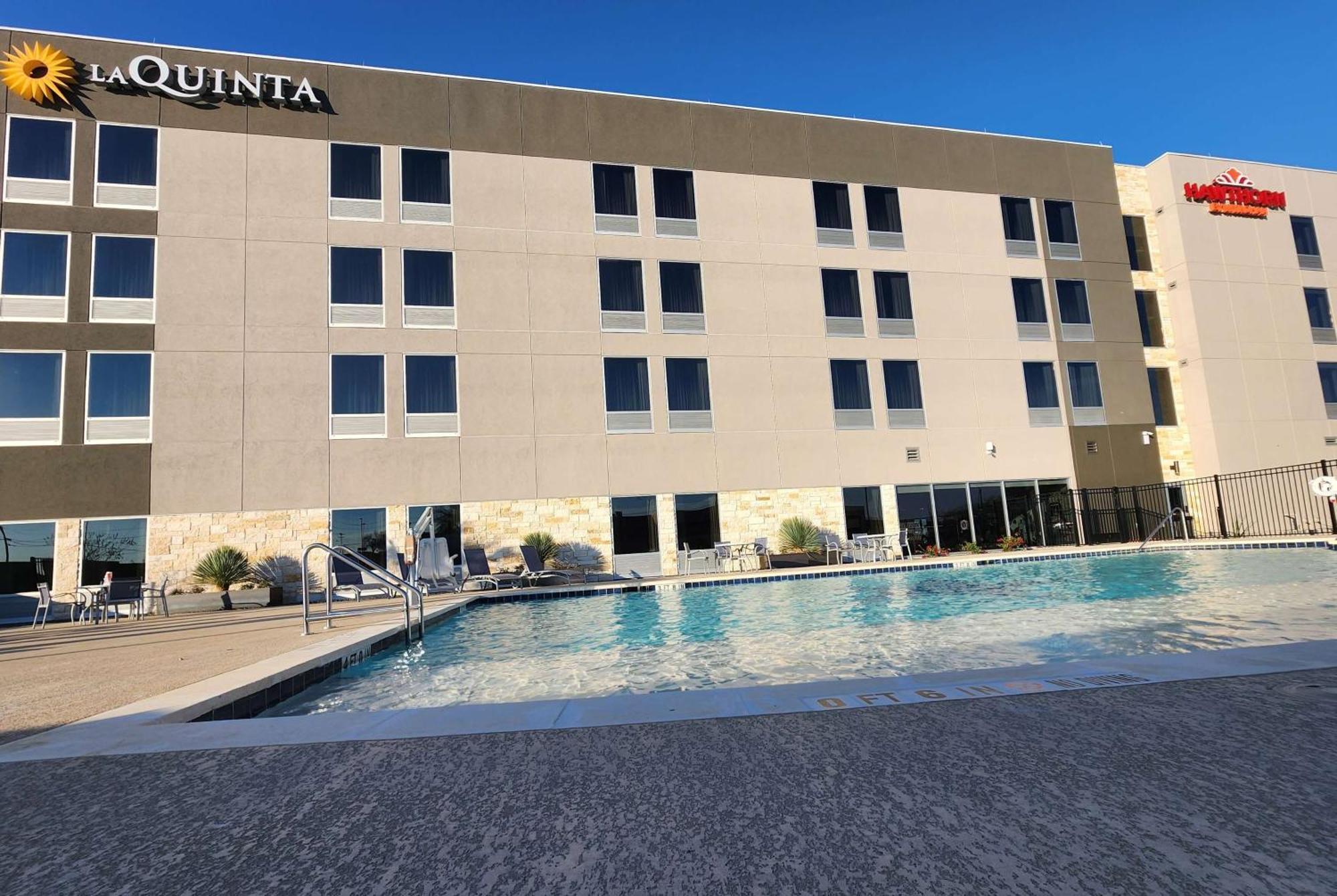 La Quinta Inn & Suites By Wyndham Del Rio Eksteriør bilde