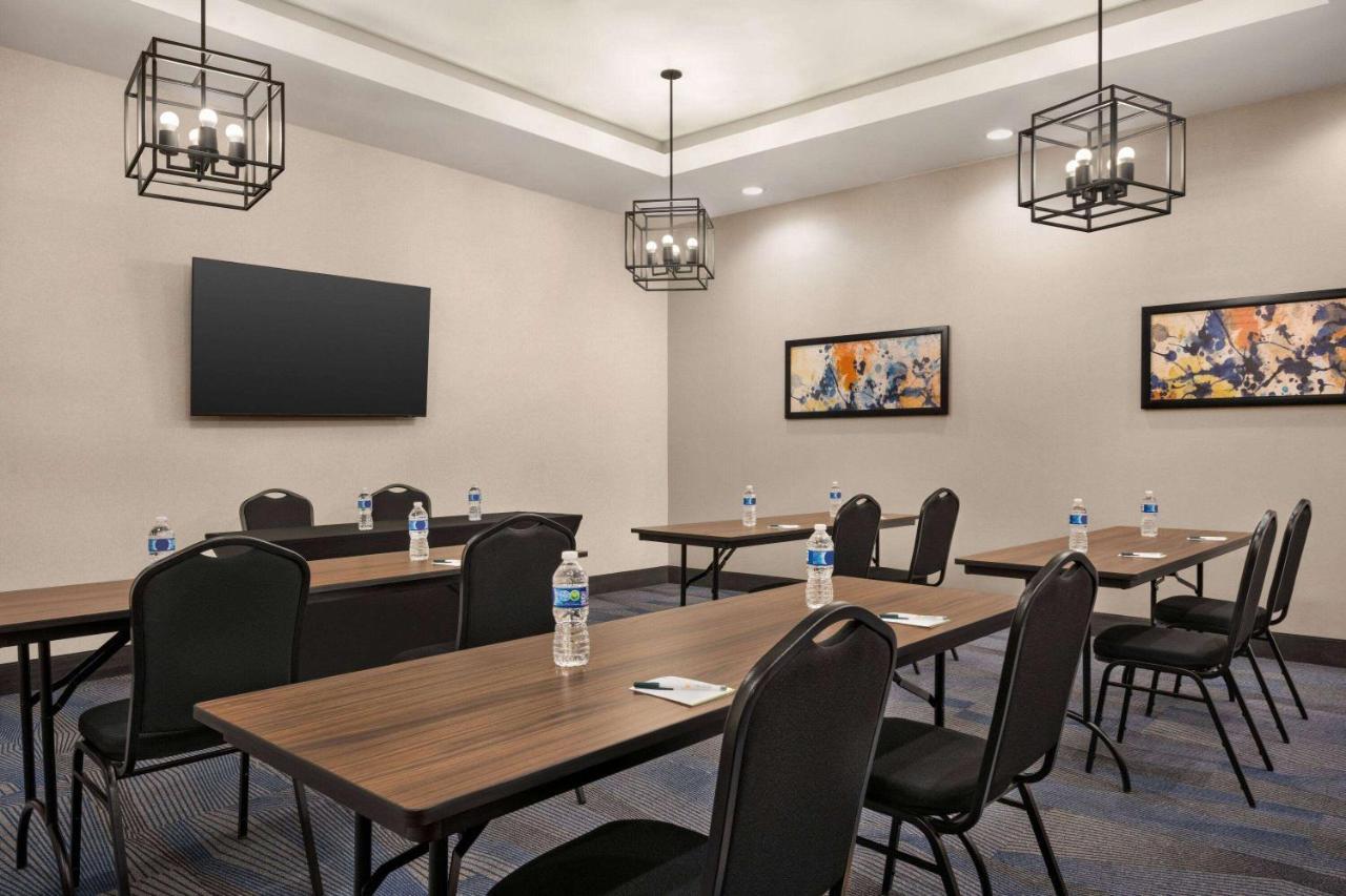 La Quinta Inn & Suites By Wyndham Del Rio Eksteriør bilde